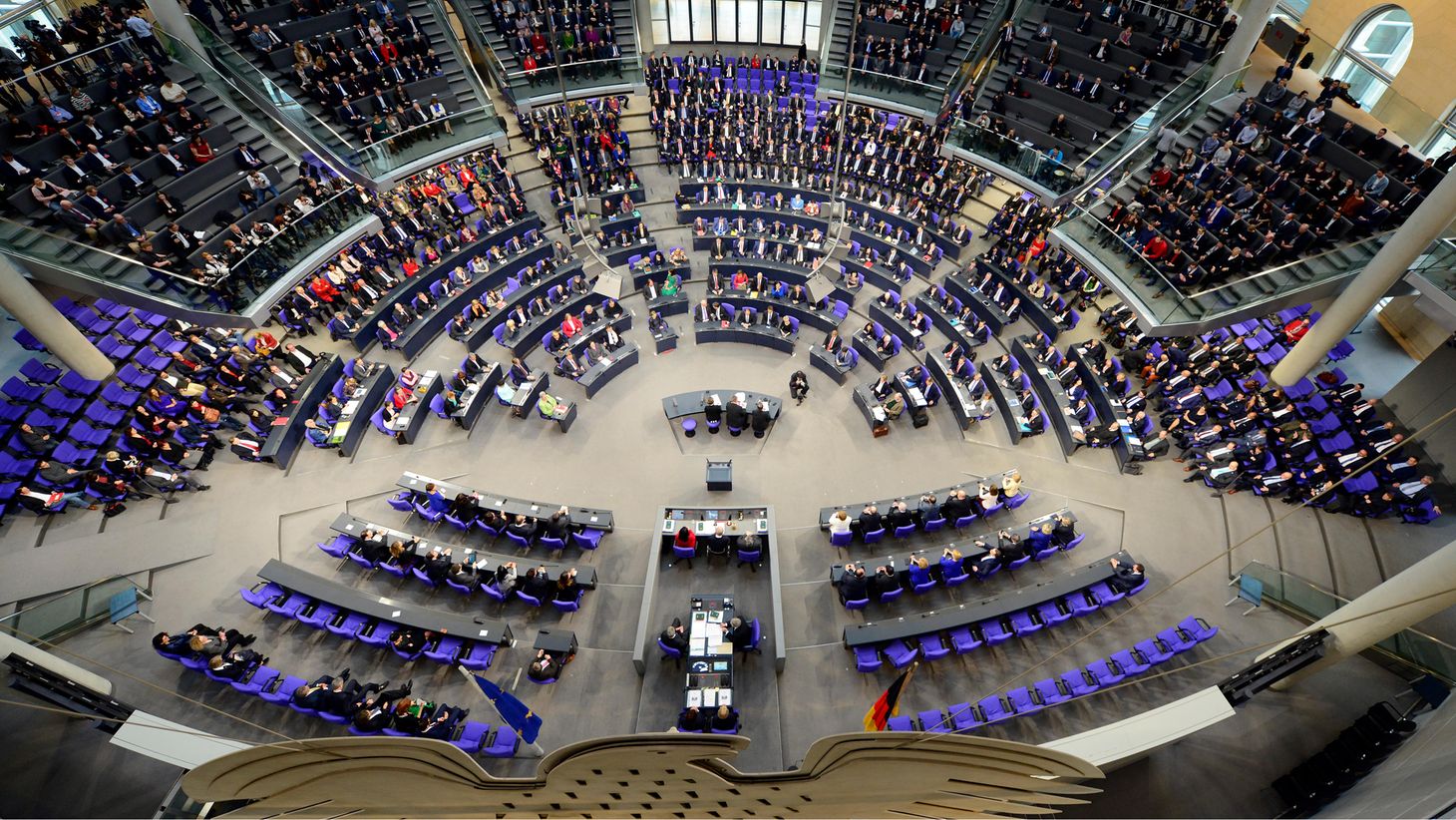 Bundestag German Parliament approves petition to deliver heavy arms to Ukraine