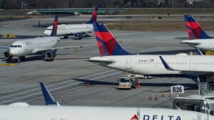 Delta Air Lines gives staff another 5% raise, hikes starting wages