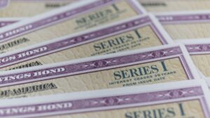 Series I bonds ‘still a good deal’ despite falling rate, experts say