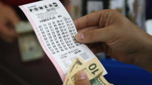 Powerball jackpot hits $1 billion. Here's how to pick the best payout