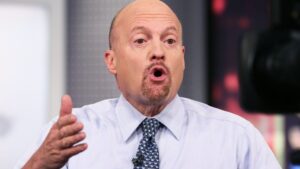 Jim Cramer says Wall Street's too cynical about Powell, Nvidia, Apple