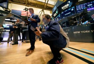 US stocks turn lower ahead of CPI inflation data