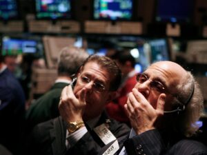 Dow plunges 470 points as US stocks tumble on hot inflation report