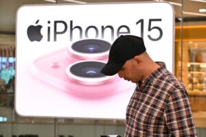 Apple beats Q2 estimates as iPhone sales decline 10%