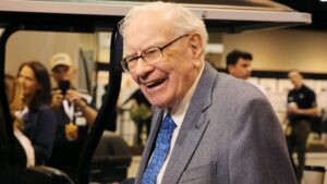 Berkshire Hathaway's 2024 meeting is Saturday. Here's how to watch