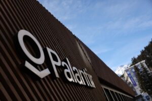 Palantir Slides After Annual Sales Forecast Fails to Impress