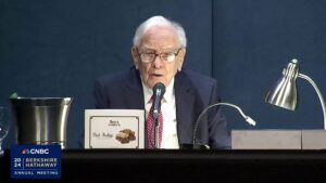 Warren Buffett on AI issue that has stumped economists for a century