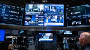 Wells Fargo, Humana get upgrades after weak runs