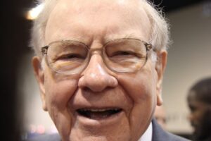 Billionaire Warren Buffett Has Invested $91 Billion (at Cost) in These 2 Unstoppable Stocks