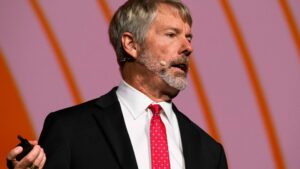 Bitcoin proxy MicroStrategy is outperforming the crypto. How to profit if it reverts back