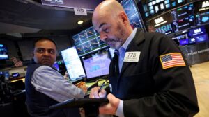 It may be time to scoop up this insurance stock on the dip, according to the charts