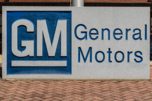 GM Beats Q1 Estimates but Halts Guidance Clarity and Buybacks Over Tariff Risks