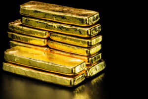 Gold Price Forecast: Forms Bearish Pennant After Record $3,500 High