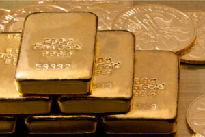 Gold Price Forecast: Holds Support, Bearish Breakdown Risk Intensifies