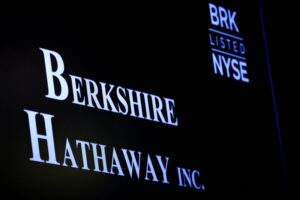 Berkshire outguns market as Buffett reaches 60 years in charge