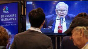 Berkshire Hathaway shares fall 6% after shocking Buffett exit and an earnings decline