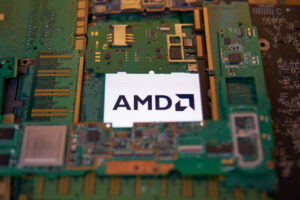 Nasdaq 100: AMD Earnings in Focus as Data Center Growth Faces Tariff Headwinds