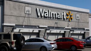 This retailer wins no matter the economic backdrop, says Wells Fargo
