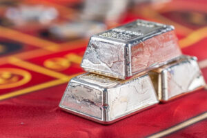 Silver (XAG) Forecast: Rally Stalls Below 50-Day Average After Strong U.S. Payrolls