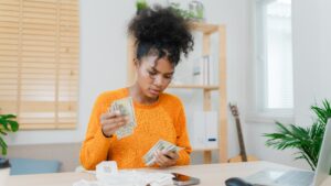 Some banks still offer solid CD yields. Where you can lock in 4% or more