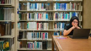 Student loan delinquencies risk 'spillovers' to other debts, NY Fed