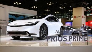 Hybrid leader Toyota targets major growth in plug-in vehicles